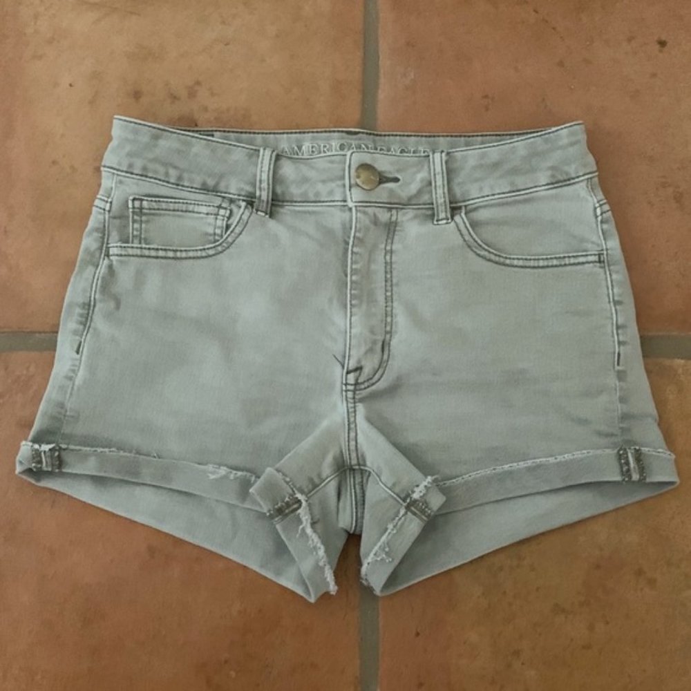 AMERICAN EAGLE | High Rise Olive Green Shorts